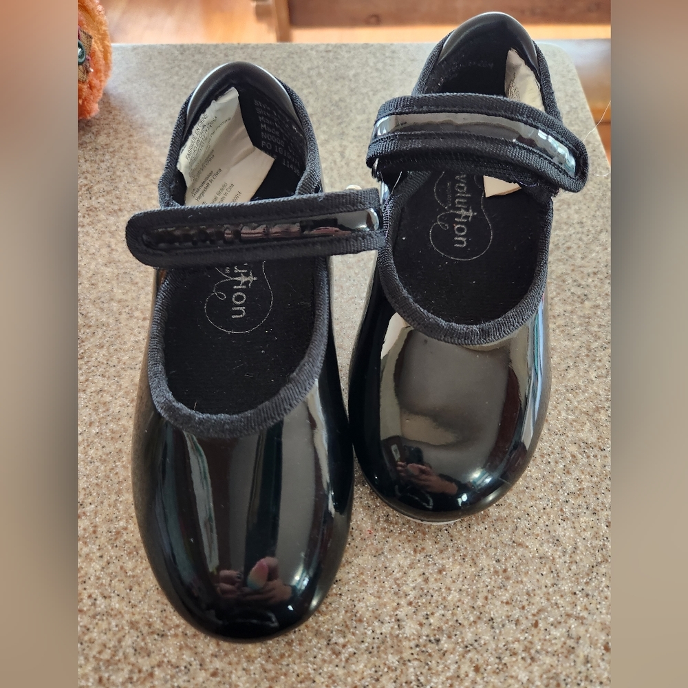 Like new Girls Tap shoes Size 11